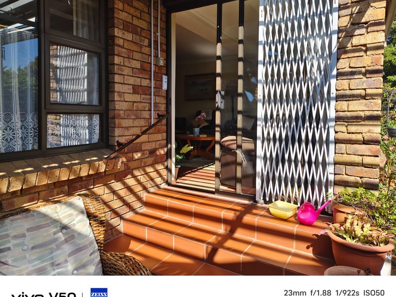 Neat 2 Bed Facebrick Townhouse in Croydon – 68sqm + Garden + Garage - Photo 4