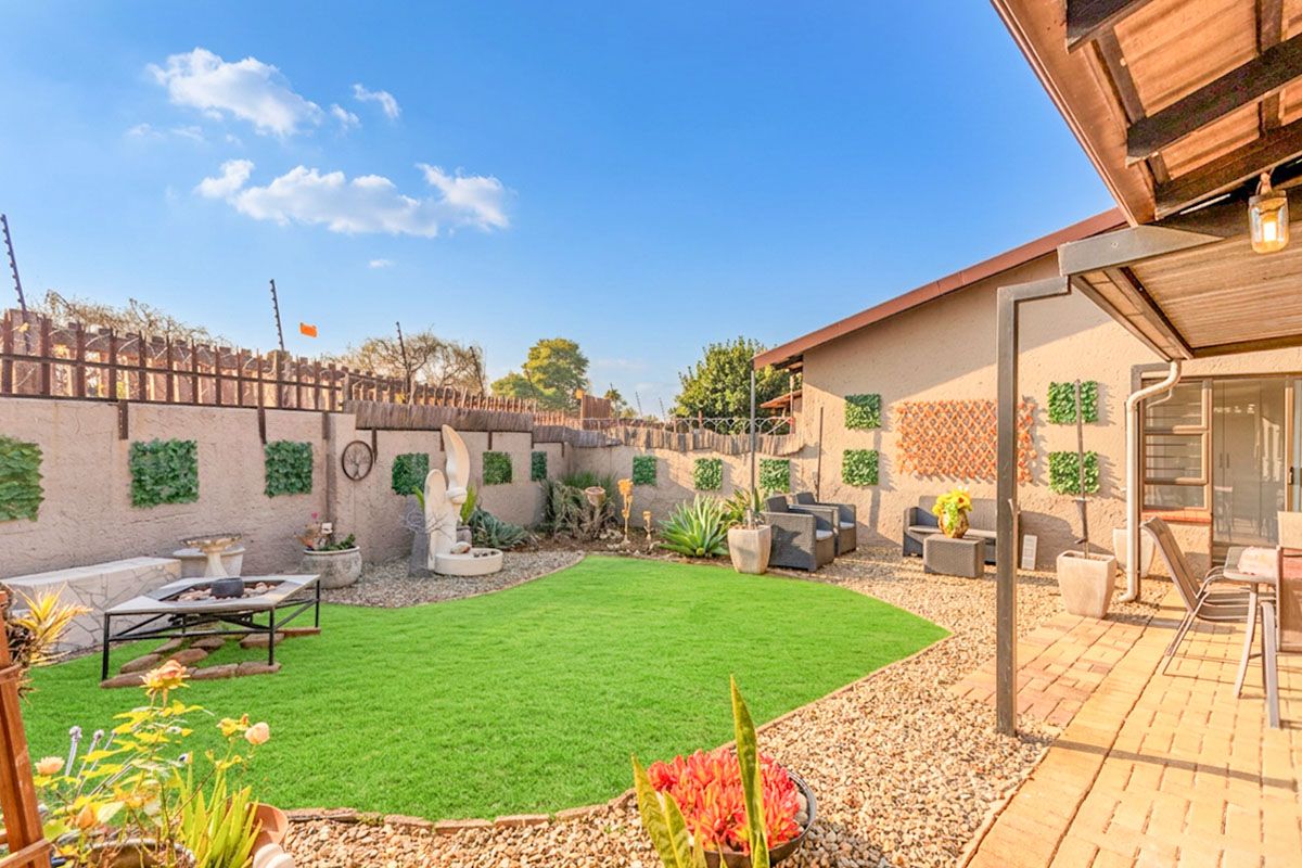 2 bedroom 2 bathroom home with spacious private garden - Photo 3
