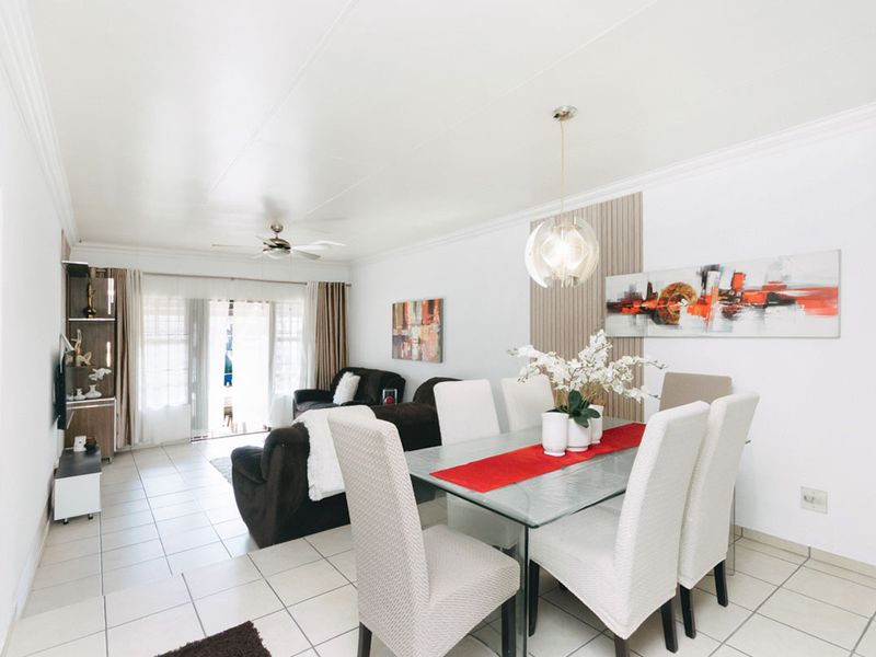 2 bedroom 2 bathroom home with spacious private garden - Photo 9