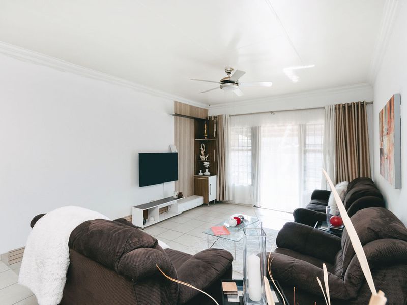 2 bedroom 2 bathroom home with spacious private garden - Photo 8