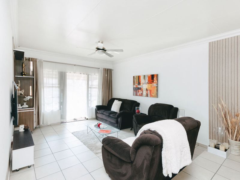 2 bedroom 2 bathroom home with spacious private garden - Photo 7