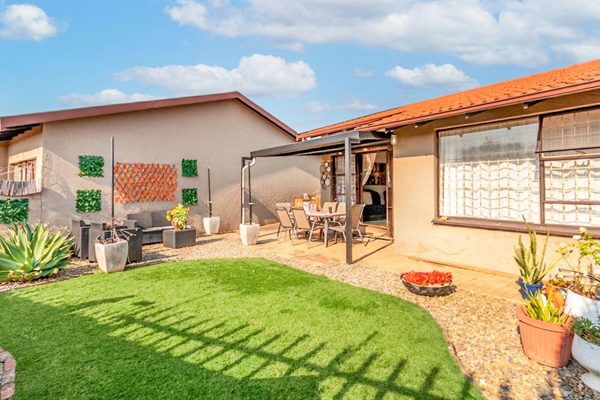 2 bedroom 2 bathroom home with spacious private garden - Photo 5