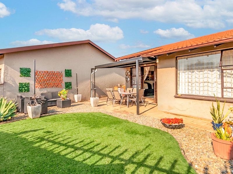2 bedroom 2 bathroom home with spacious private garden - Photo 5
