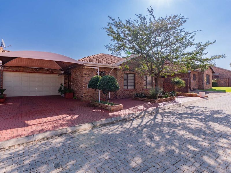 Stylish, Secure & Conveniently Located in Graceland Estate - Photo 1