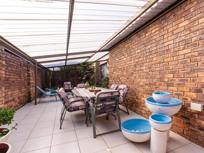 Stylish, Secure & Conveniently Located in Graceland Estate - Photo 10