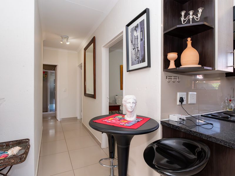 Stylish, Secure & Conveniently Located in Graceland Estate - Photo 7