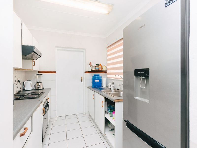 3 bedroom, 2 bathroom home - Photo 10