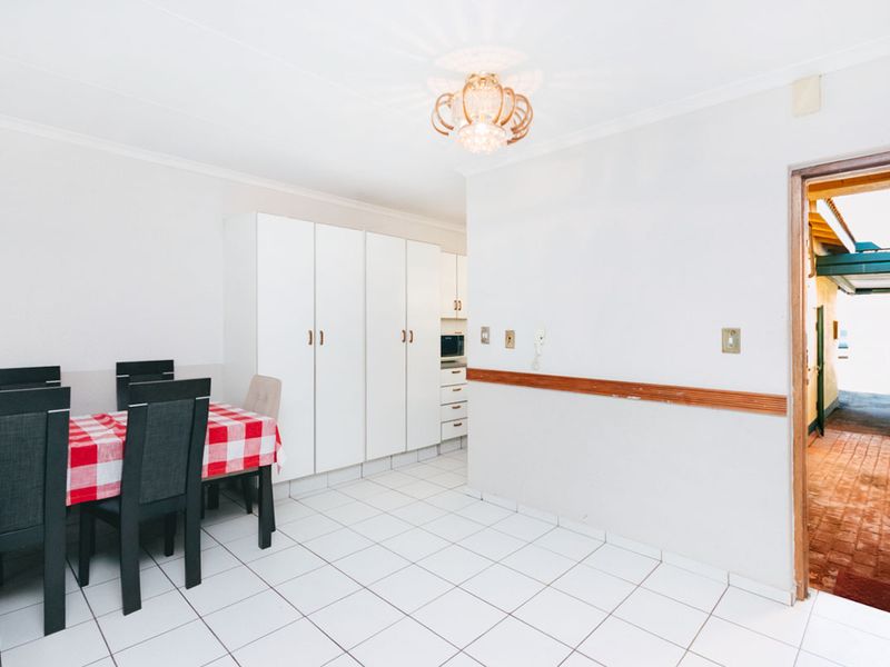 3 bedroom, 2 bathroom home - Photo 7