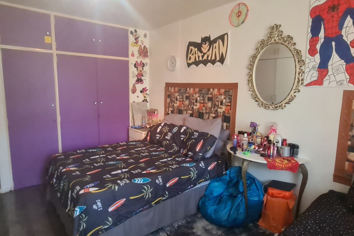 well-maintained 2-bedroom, 1-bathroom apartment is located on the first floor of a secure building - Photo 5