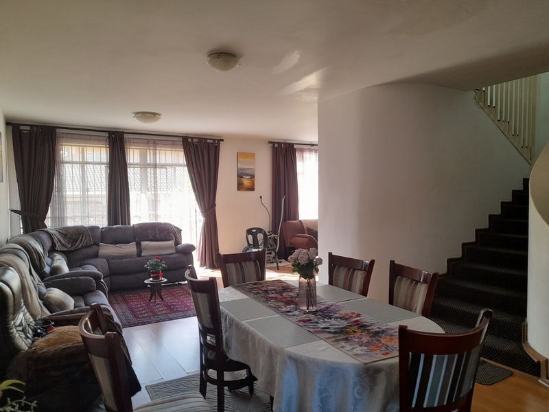 3 Bedroom Duplex Cluster for sale in Ridgeway - Photo 2