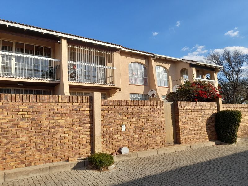 3 Bedroom Duplex Cluster for sale in Ridgeway