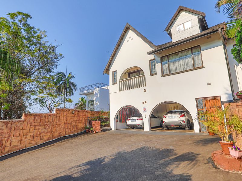 Spacious Family Living with Endless Possibilities - Photo 3
