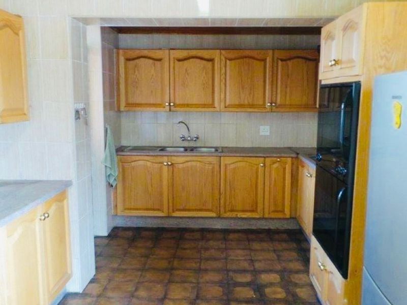 Family  home in a semi boomed area!!! - Photo 2