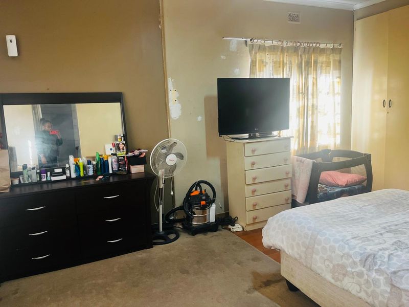 Lovely Family Home with A Granny flat!!! - Photo 9