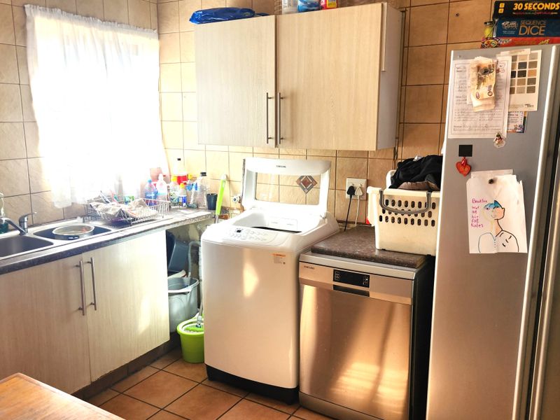 Lovely Family Home with A Granny flat!!! - Photo 5