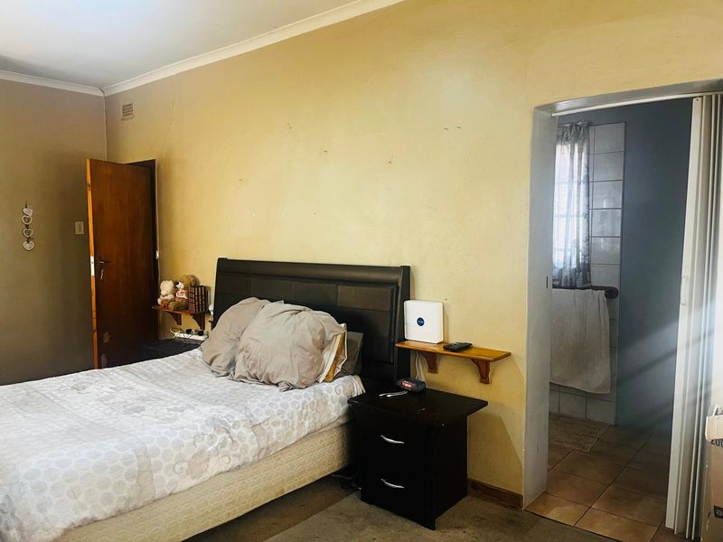 Lovely Family Home with A Granny flat!!! - Photo 8