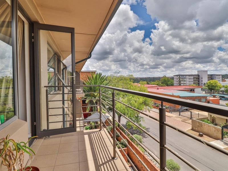 Villa Roberto, Voortrekker Street, Edenvale Central - Photo 2