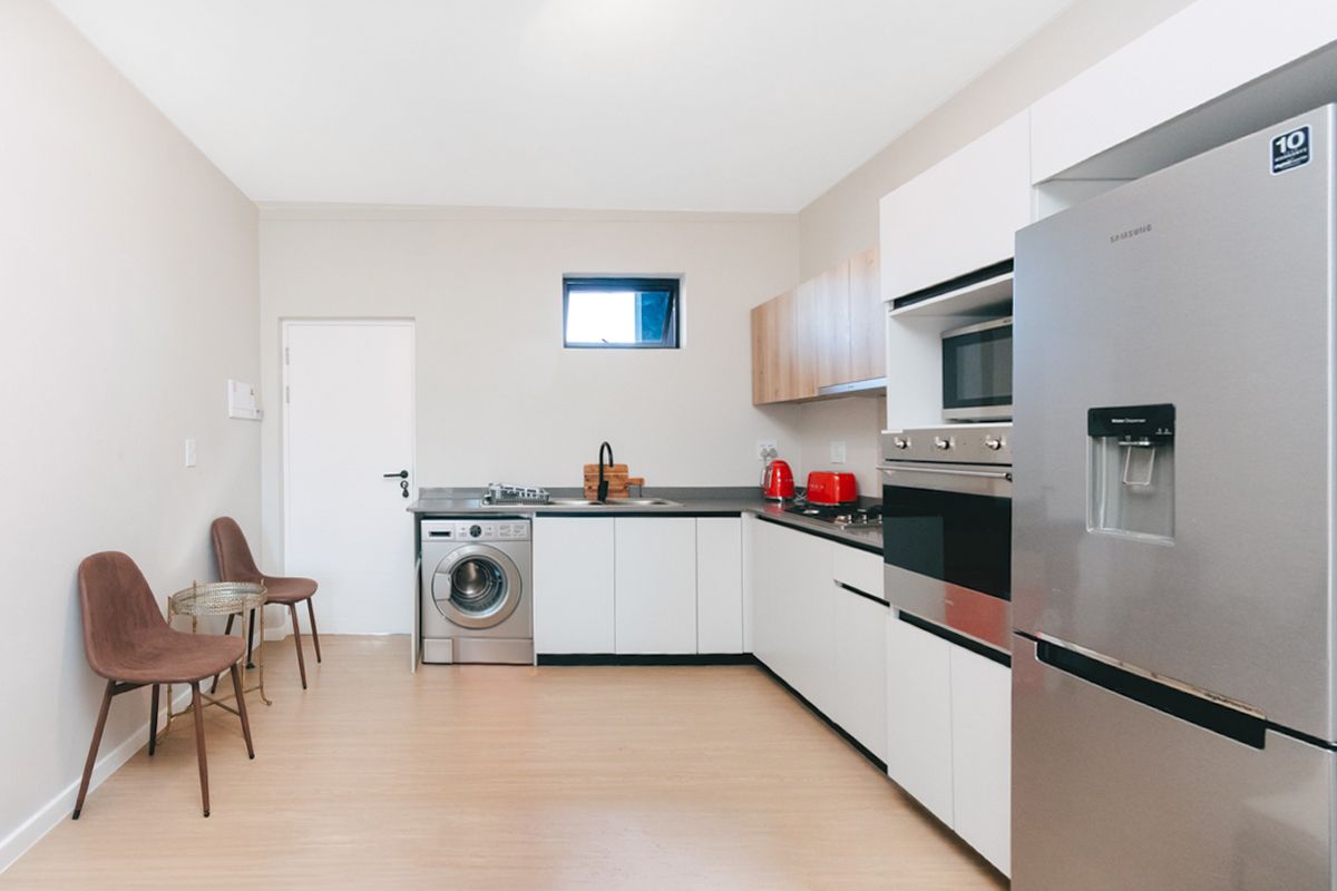 Modern 1-Bedroom Apartment in the Heart of Bryanston - Photo 4