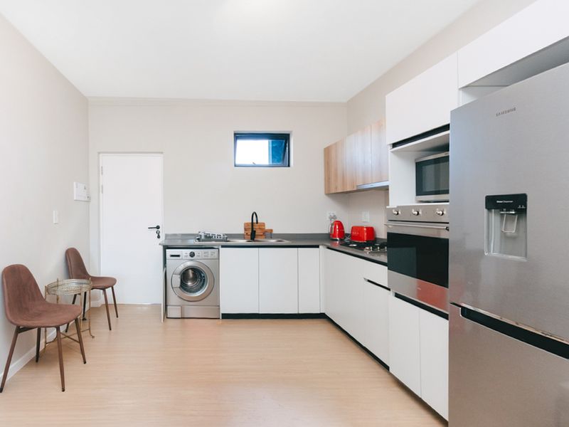Modern 1-Bedroom Apartment in the Heart of Bryanston - Photo 4