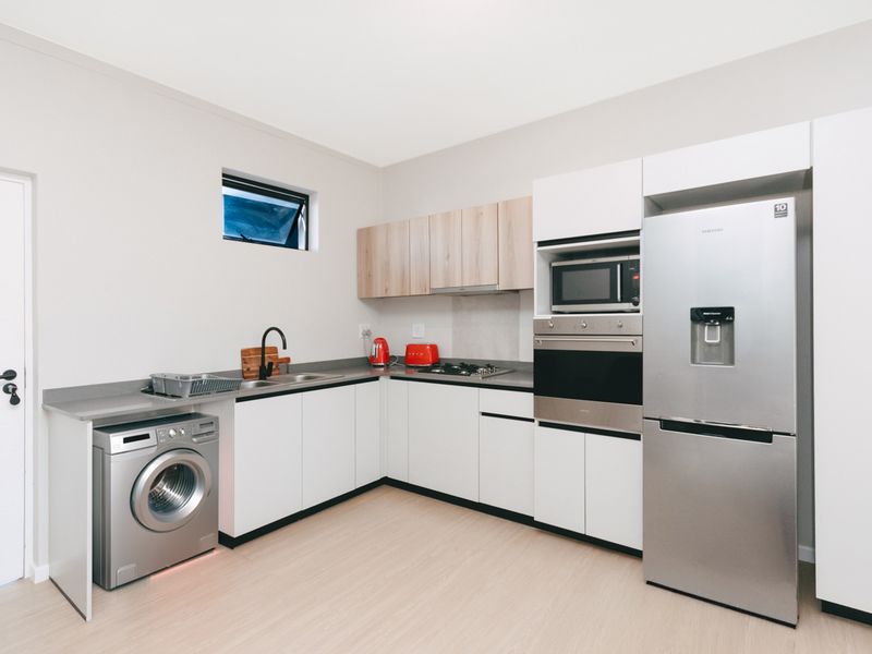 Modern 1-Bedroom Apartment in the Heart of Bryanston - Photo 3