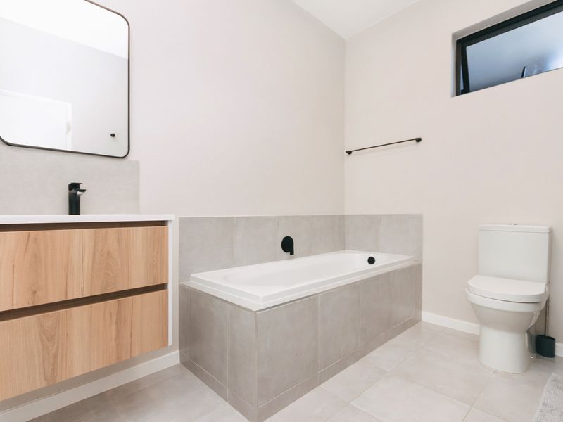 Modern 1-Bedroom Apartment in the Heart of Bryanston - Photo 9