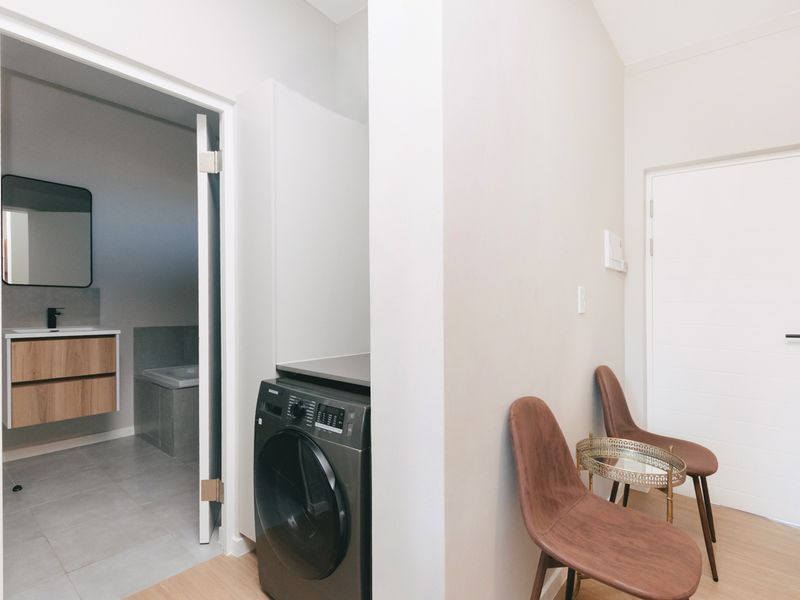 Modern 1-Bedroom Apartment in the Heart of Bryanston - Photo 8
