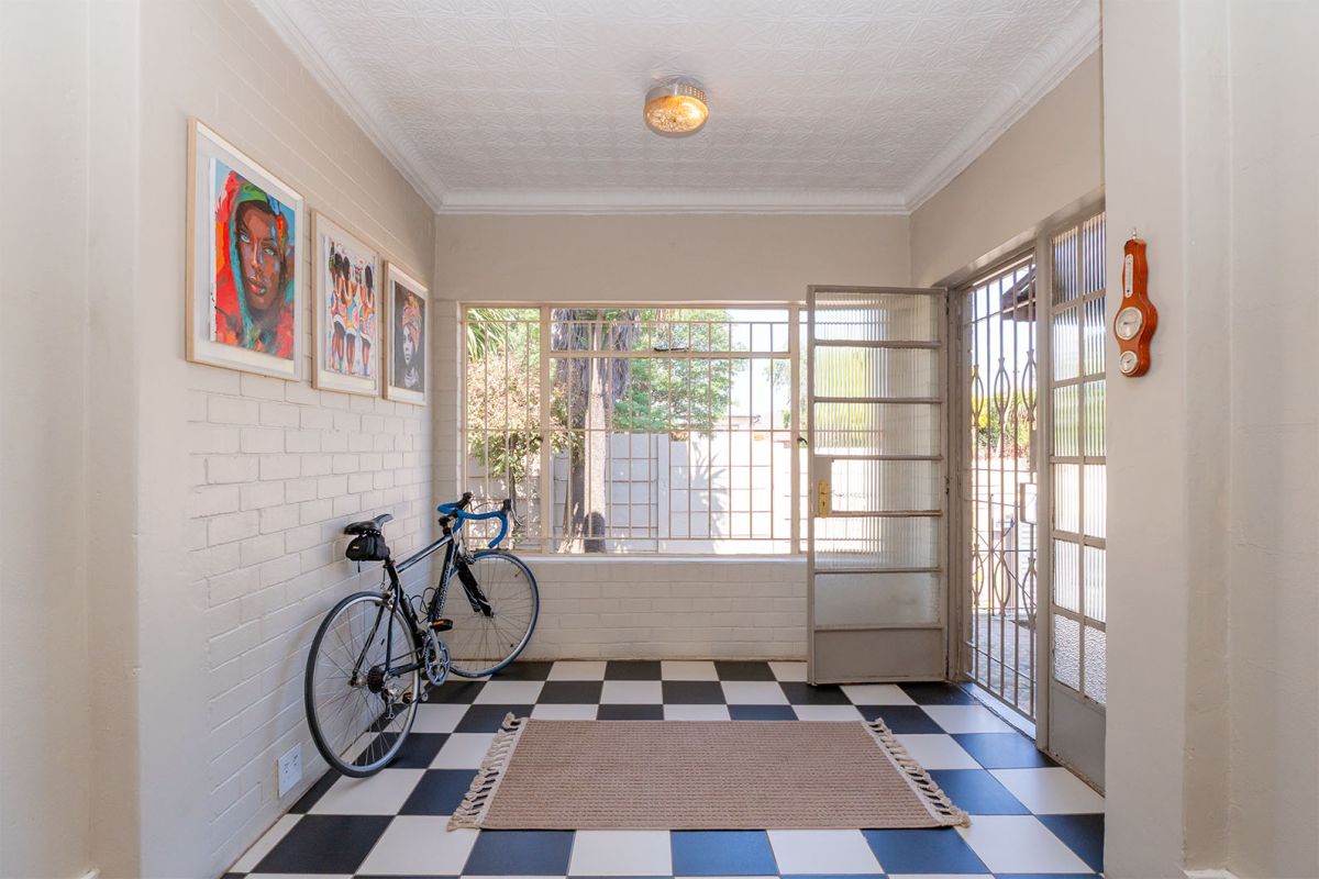Charming 3 Bedroom Home with Granny Flat and Open-Plan Living - Photo 2