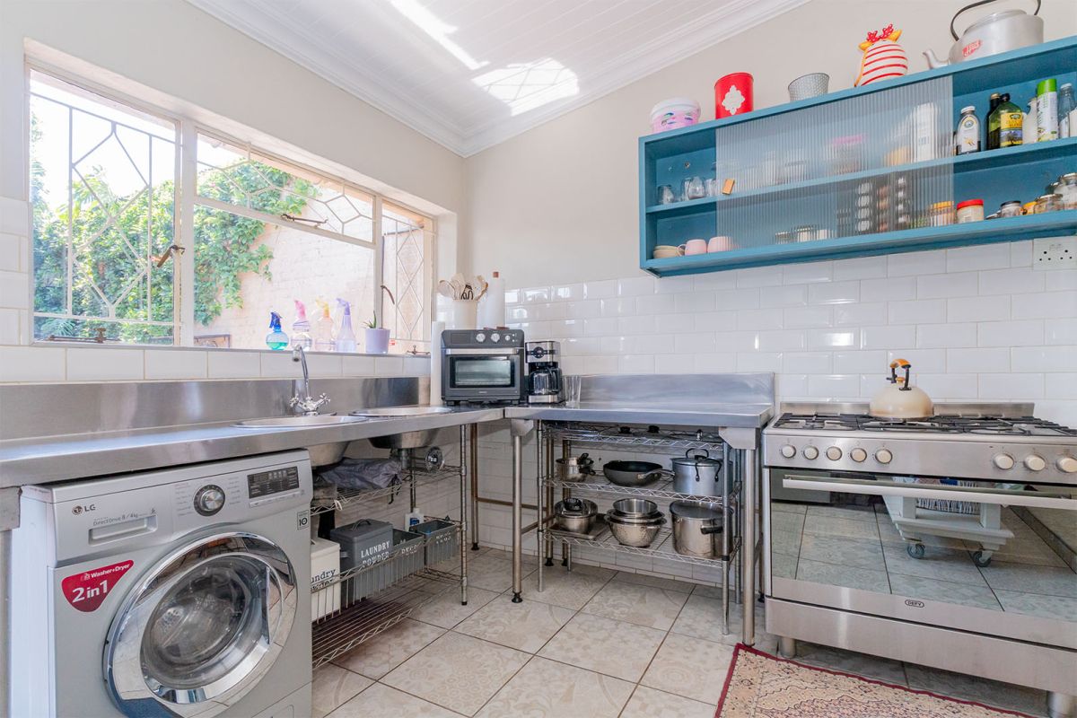 Charming 3 Bedroom Home with Granny Flat and Open-Plan Living - Photo 3
