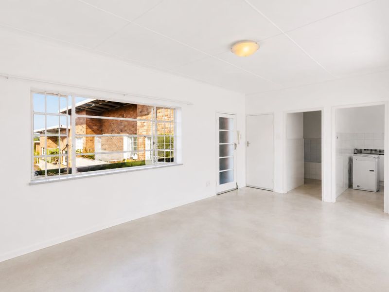 1 Bedroom Apartment in Linden - Photo 3