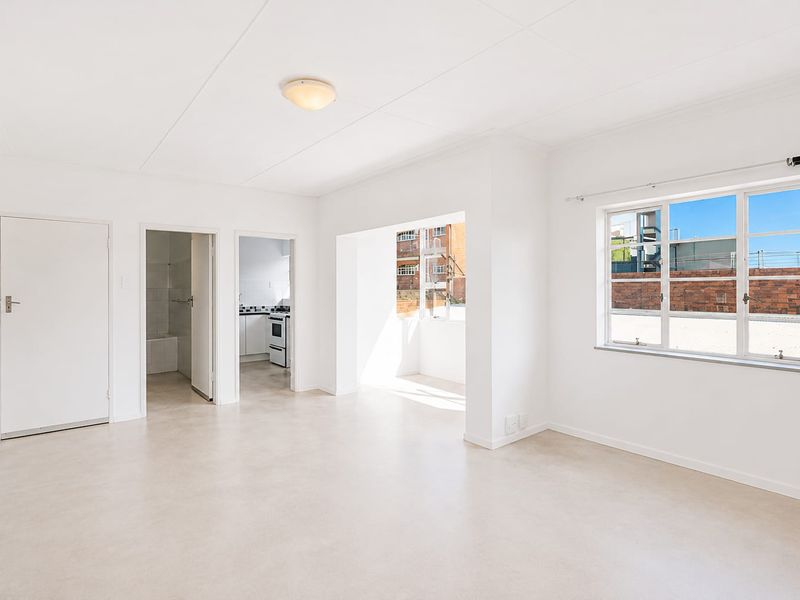 1 Bedroom Apartment in Linden - Photo 2