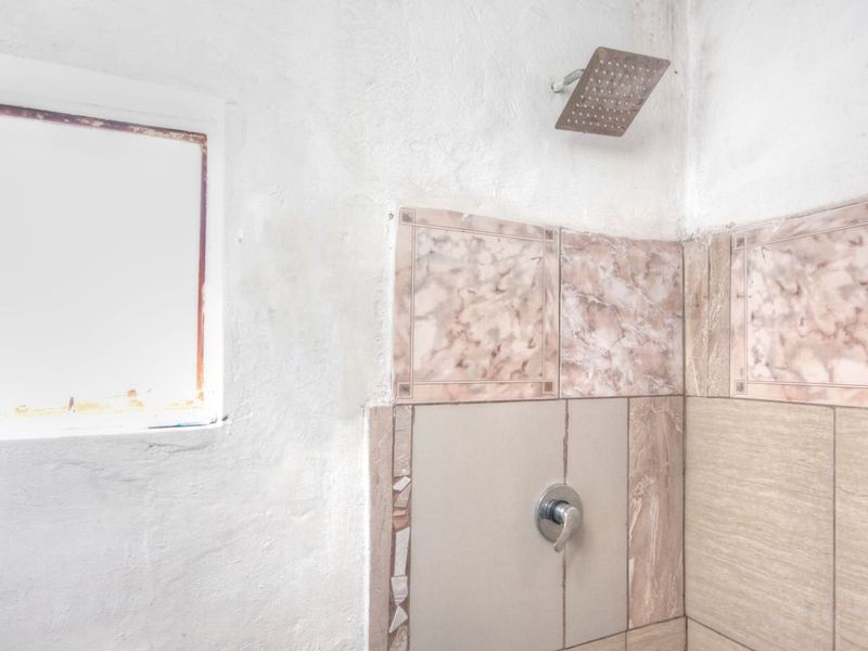 Investment property with potential income in Orlando West - Photo 8
