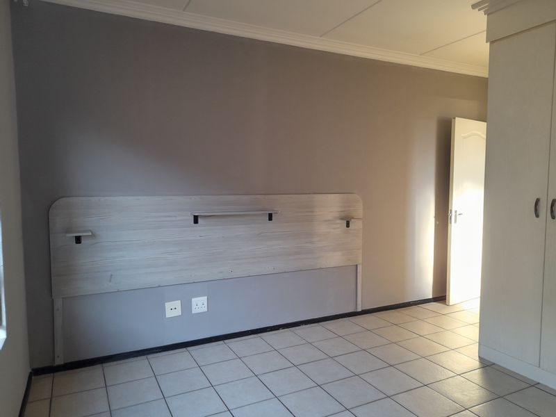 Spacious 2 Bedroom Upstairs Unit for sale in Winchester Hills - Photo 9