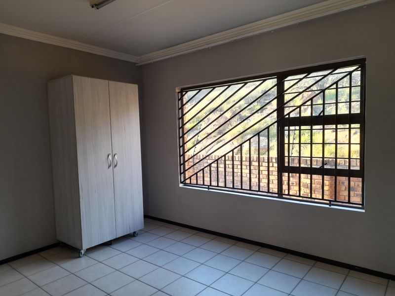 Spacious 2 Bedroom Upstairs Unit for sale in Winchester Hills - Photo 10
