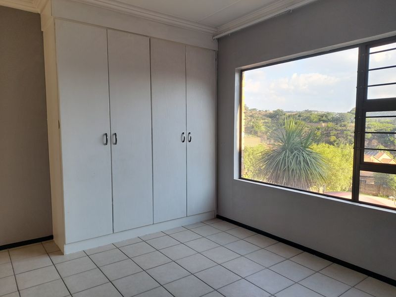 Spacious 2 Bedroom Upstairs Unit for sale in Winchester Hills - Photo 8