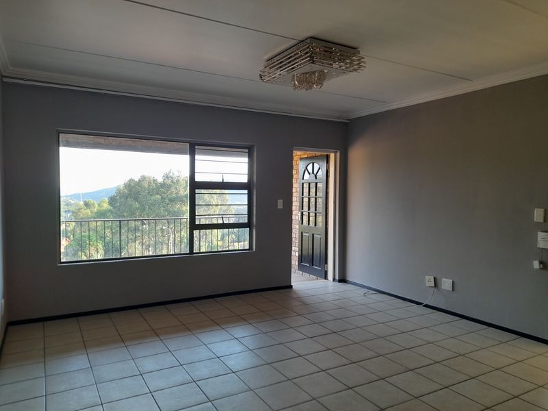 Spacious 2 Bedroom Upstairs Unit for sale in Winchester Hills - Photo 4