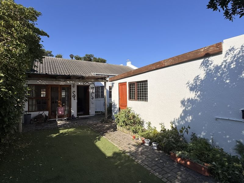 3 Bedroom House for sale in Kirstenhof - Photo 1