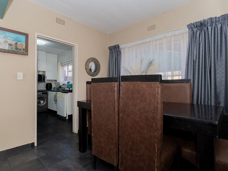 Charming 2-Bed Duplex for Sale — Neat, Private & on a Quiet Road - Photo 5