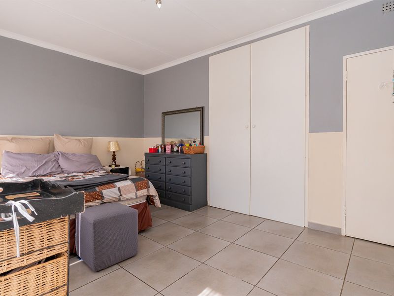 Charming 2-Bed Duplex for Sale — Neat, Private & on a Quiet Road - Photo 10