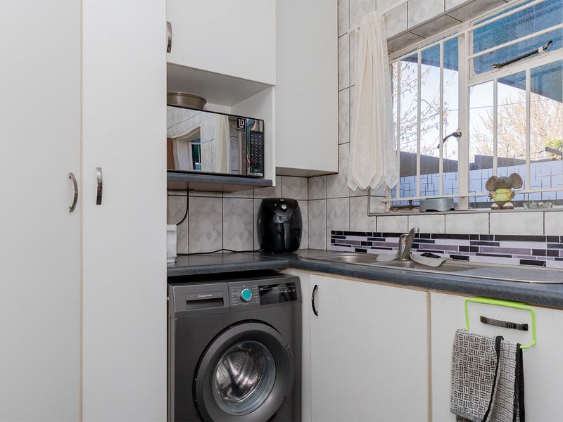Charming 2-Bed Duplex for Sale — Neat, Private & on a Quiet Road - Photo 8