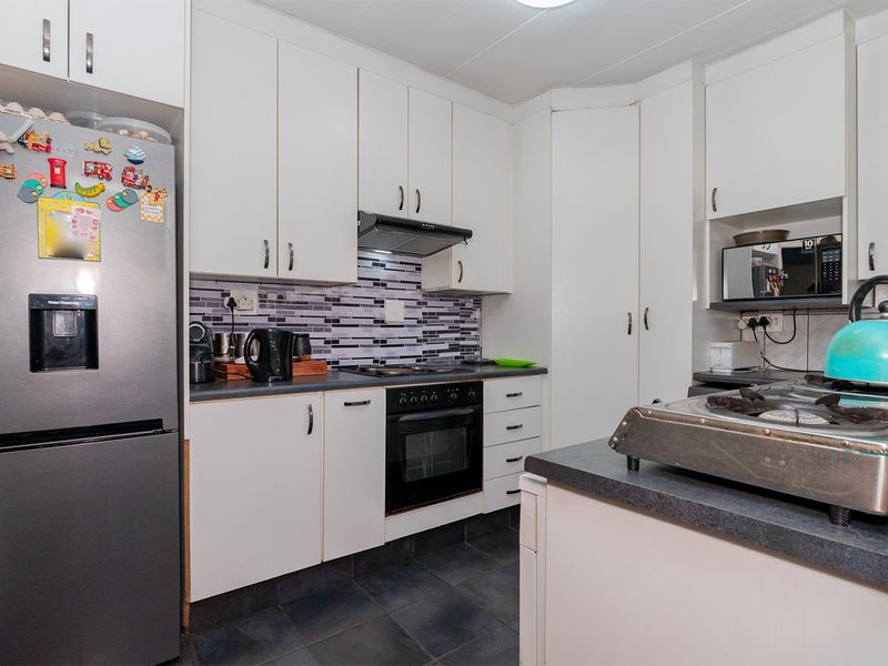 Charming 2-Bed Duplex for Sale — Neat, Private & on a Quiet Road - Photo 7