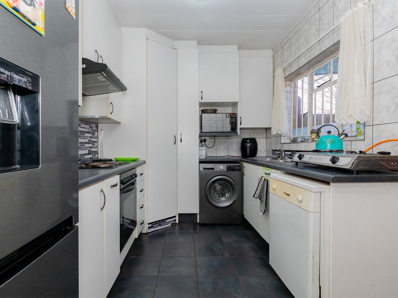 Charming 2-Bed Duplex for Sale — Neat, Private & on a Quiet Road - Photo 6