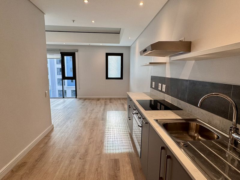 1 bedroom apartment for sale in Harbour Arch - Photo 2
