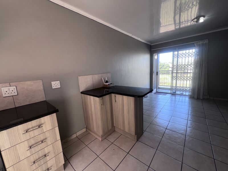 Modern Top-Floor Apartment – Secure, Stylish & Convenient - Photo 10