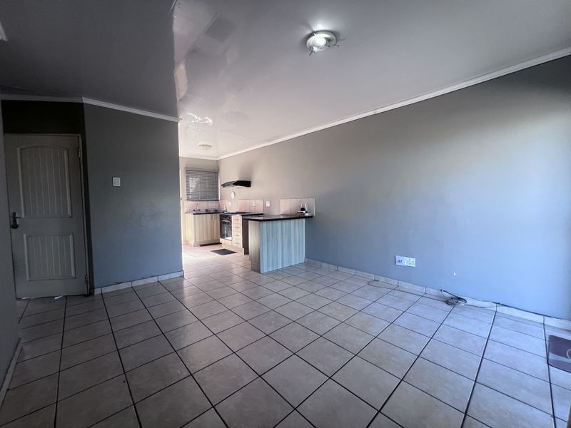 Modern Top-Floor Apartment – Secure, Stylish & Convenient - Photo 5