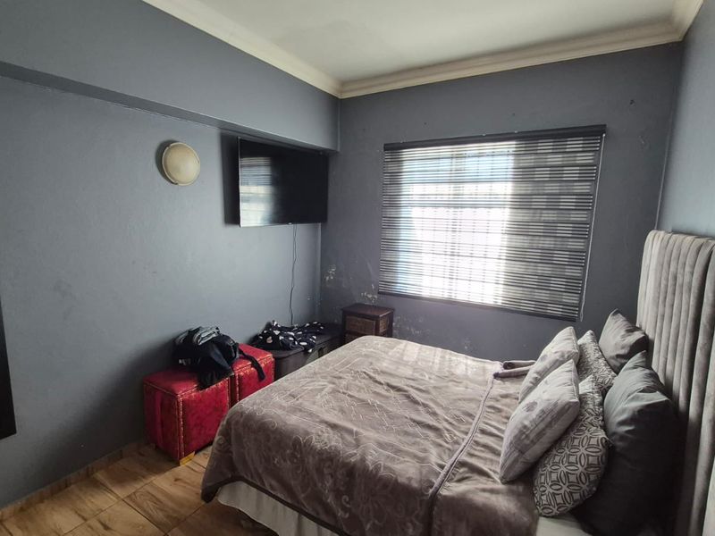 Two bedroom, one bathroom home - Photo 4