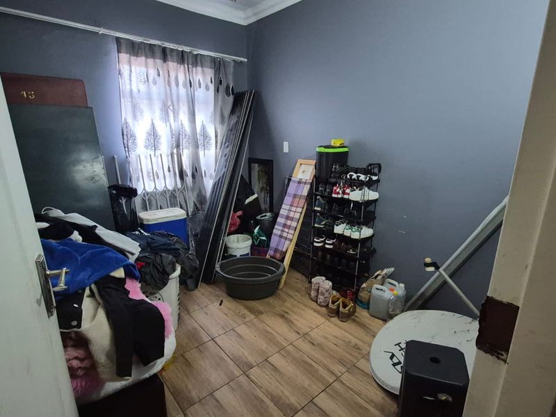 Two bedroom, one bathroom home - Photo 6
