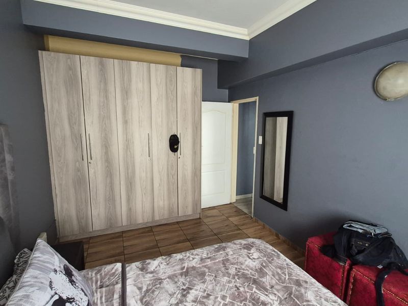 Two bedroom, one bathroom home - Photo 5