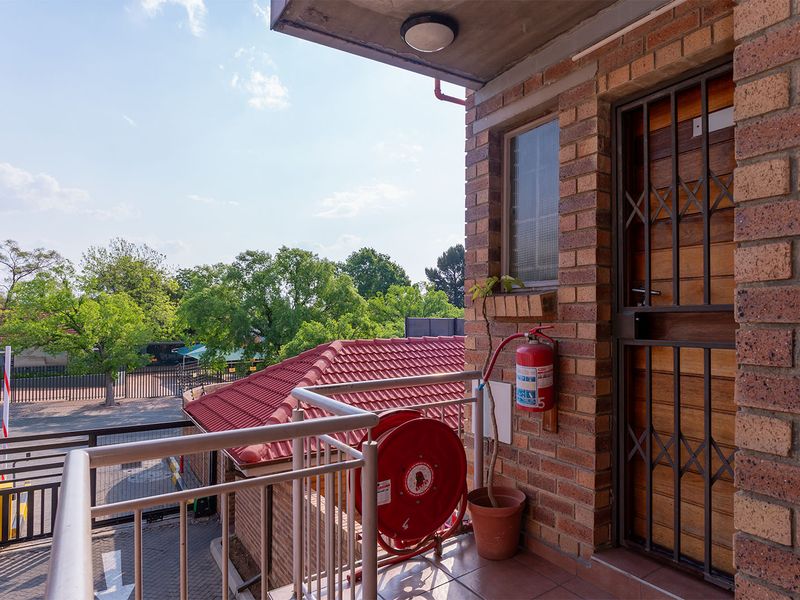 INVESTOS AND FIRST TIME BUYERS - Photo 4