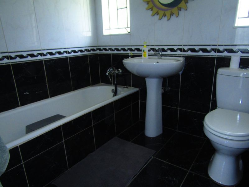 Secure Luxury Home in Croydon, Kempton Park - Photo 6