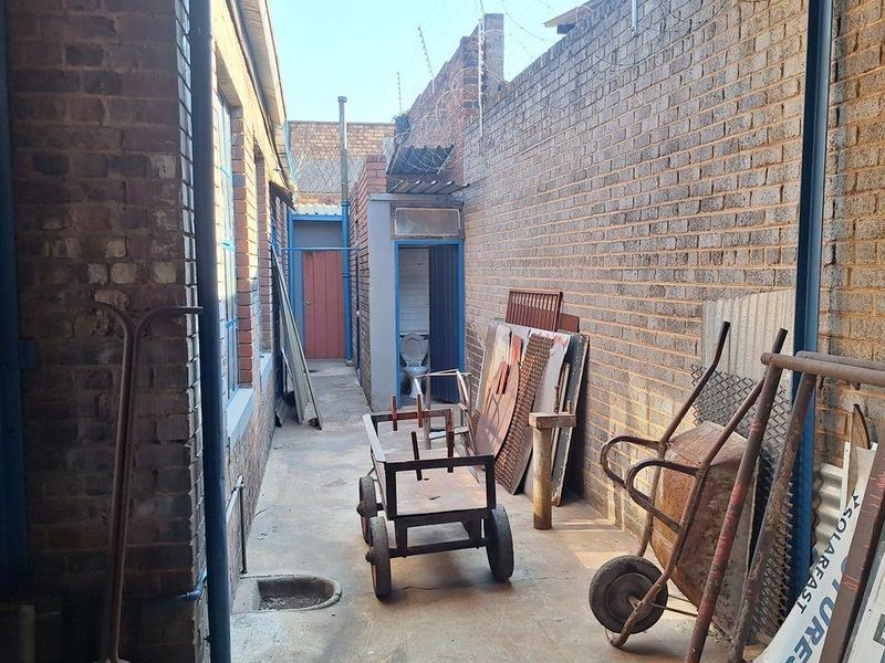 Well-Maintained Commercial Property for Sale â Ideal Investment Opportunity - Photo 10